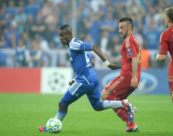 MUNICH, GERMANY - MAY 19: Salomon Kalou of Chelsea with Diego Contento (right) of Bayern Munich during the UEFA Champions League Final between FC Bayern Munich and Chelsea at the Fussball Arena Munich on May 19, 2012 in Munich, Germany. The match ended 1-1 after extra time, Chelsea won 4-3 on penalties. (Photo by Bob Thomas/Getty Images)