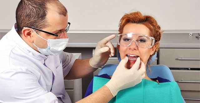 dentist tries dental splint young girl