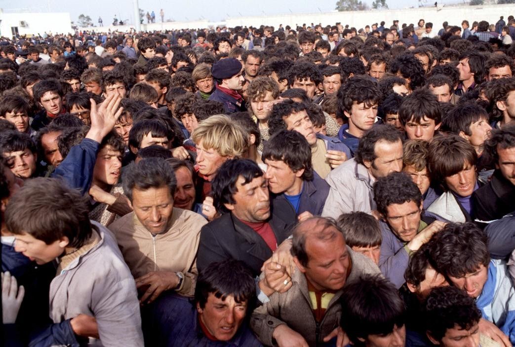 Arrival of Albanian refugees.