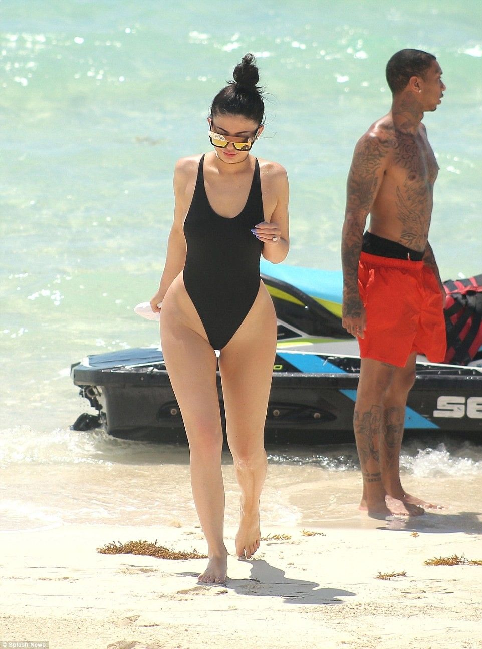 1471285990_kylie1 (1)
