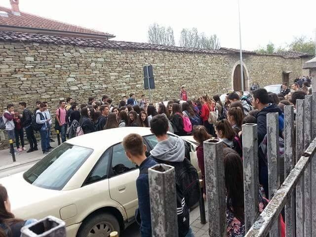 Proteste tetove nxenesit