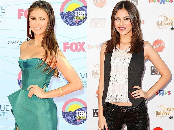 Nina Dobrev (majtas) dhe Victoria Justice