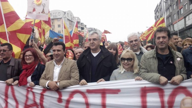 Zaev dhe Verushevski ne marshin protestues