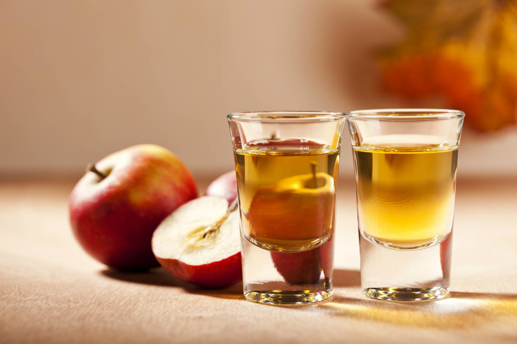 apple-cider-vinegar-for-skin-1024x682