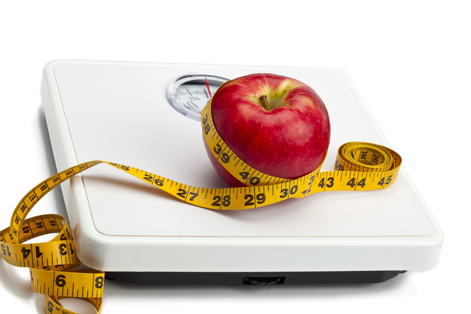 kozzi-apple-with-measuring-tape-on-weight-scale-1774x1183