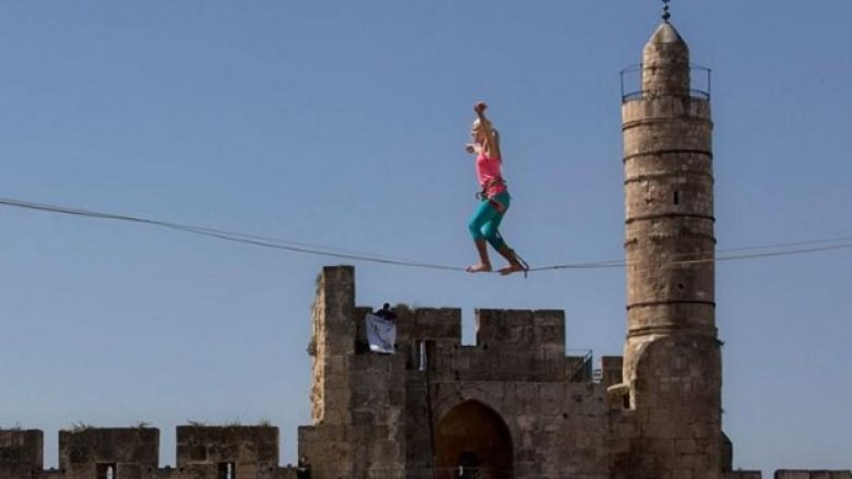 Performancë e guximshme në Jerusalem (Video)