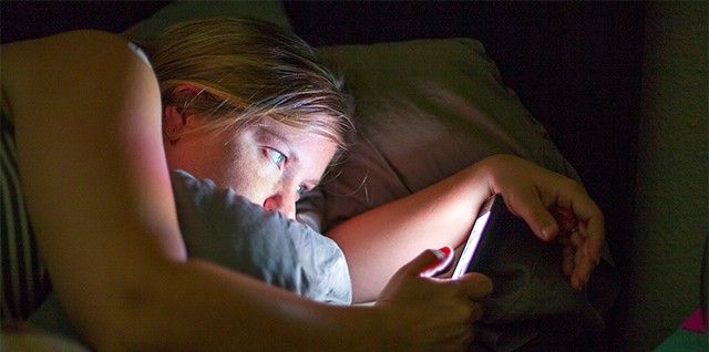 gallery_nrm_1424861698-woman-staring-at-phone-before-bed