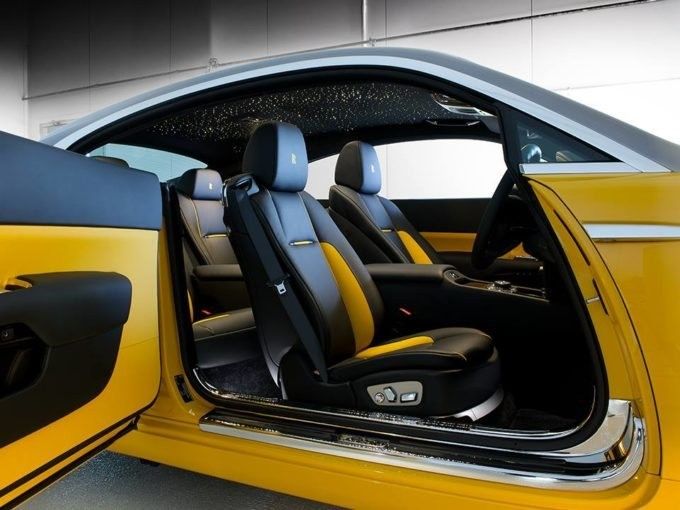 Rolls Royce Wraith i mbuluar me ngjyre te verdhe ari foto 3